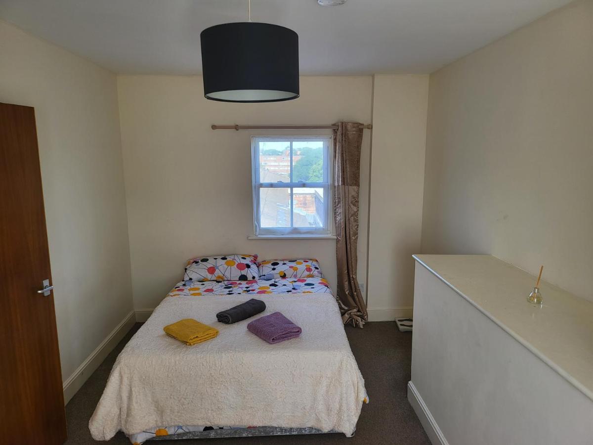 Spacious Neat Penthouse Apartment With Great View In Londra Dış mekan fotoğraf
